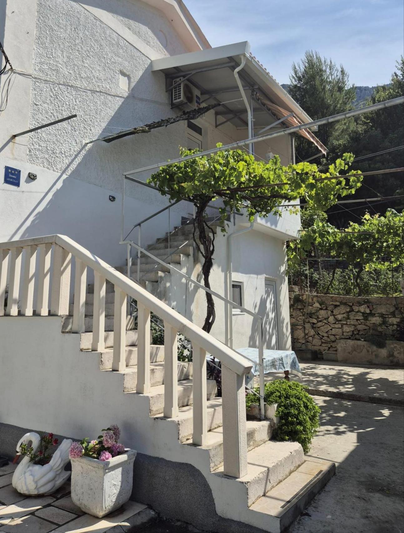 Lovely Apartment Omiš Eksteriør billede